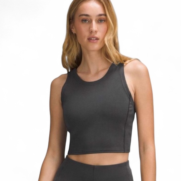 ✨ Lululemon Ribbed Softstreme Cropped Tank in Black NWT Size 8 - Picture 1 of 3